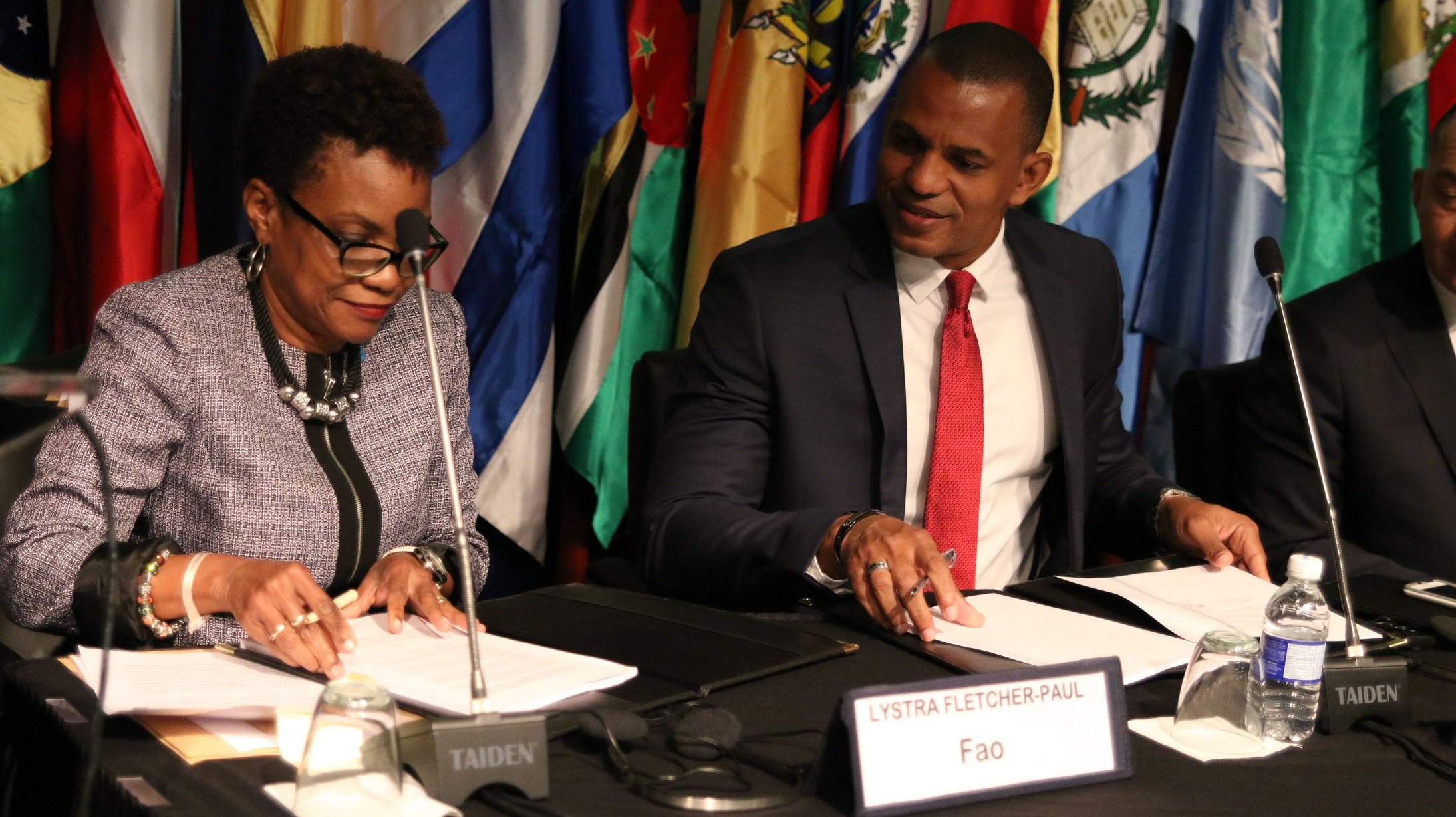 Lystra Fletcher-Paul, FAO’s Subregional Representative for the Caribbean (left) and Daniel Best, Director of Projects, CDB (right) sign the Agreement on March 5, 2018 in Montego Bay, Jamaica